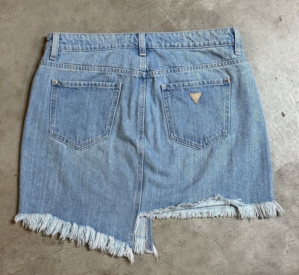 GUESS Stella Light Wash Raw Hem Women Size 6 Jean Denim Mini Skirt